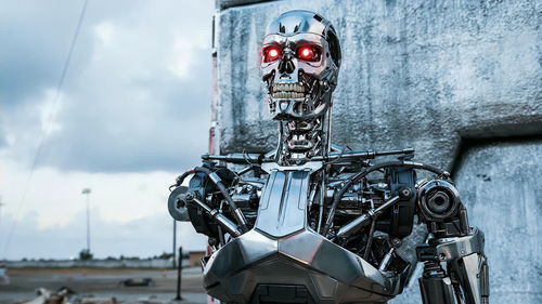 巨資打造的科幻末世大片,州長(zhǎng)施瓦辛格回歸,情懷滿(mǎn)滿(mǎn)